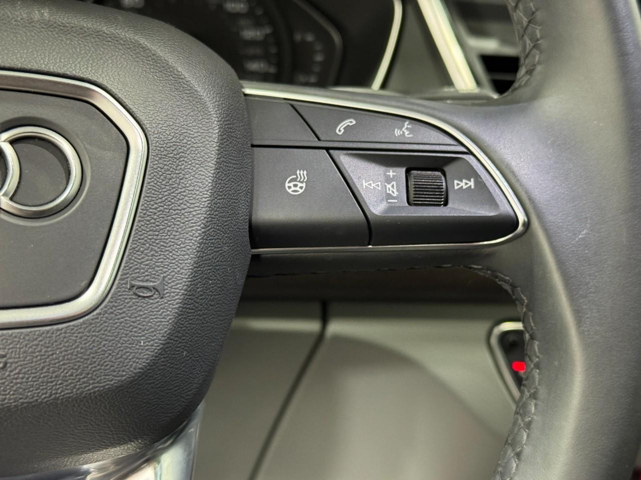 Audi Q5 Vehicle Full-screen Gallery Image 33