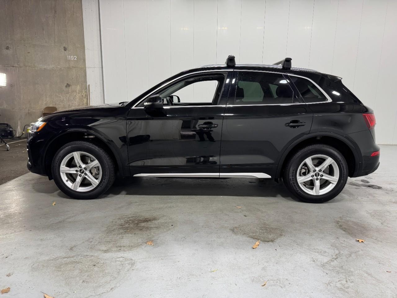 Audi Q5 Vehicle Full-screen Gallery Image 2