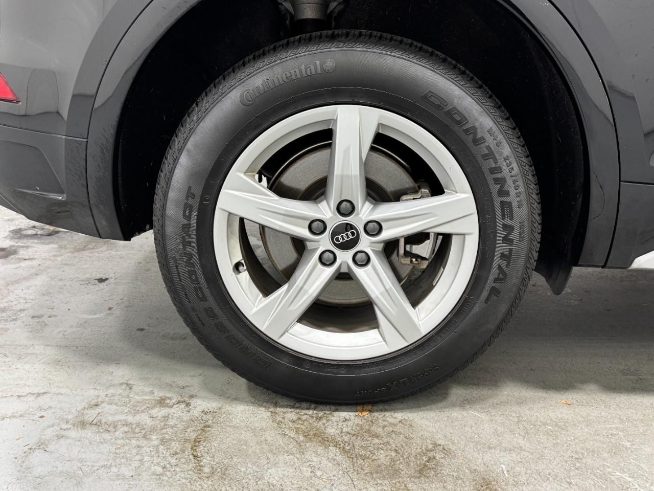 Audi Q5 Vehicle Full-screen Gallery Image 5