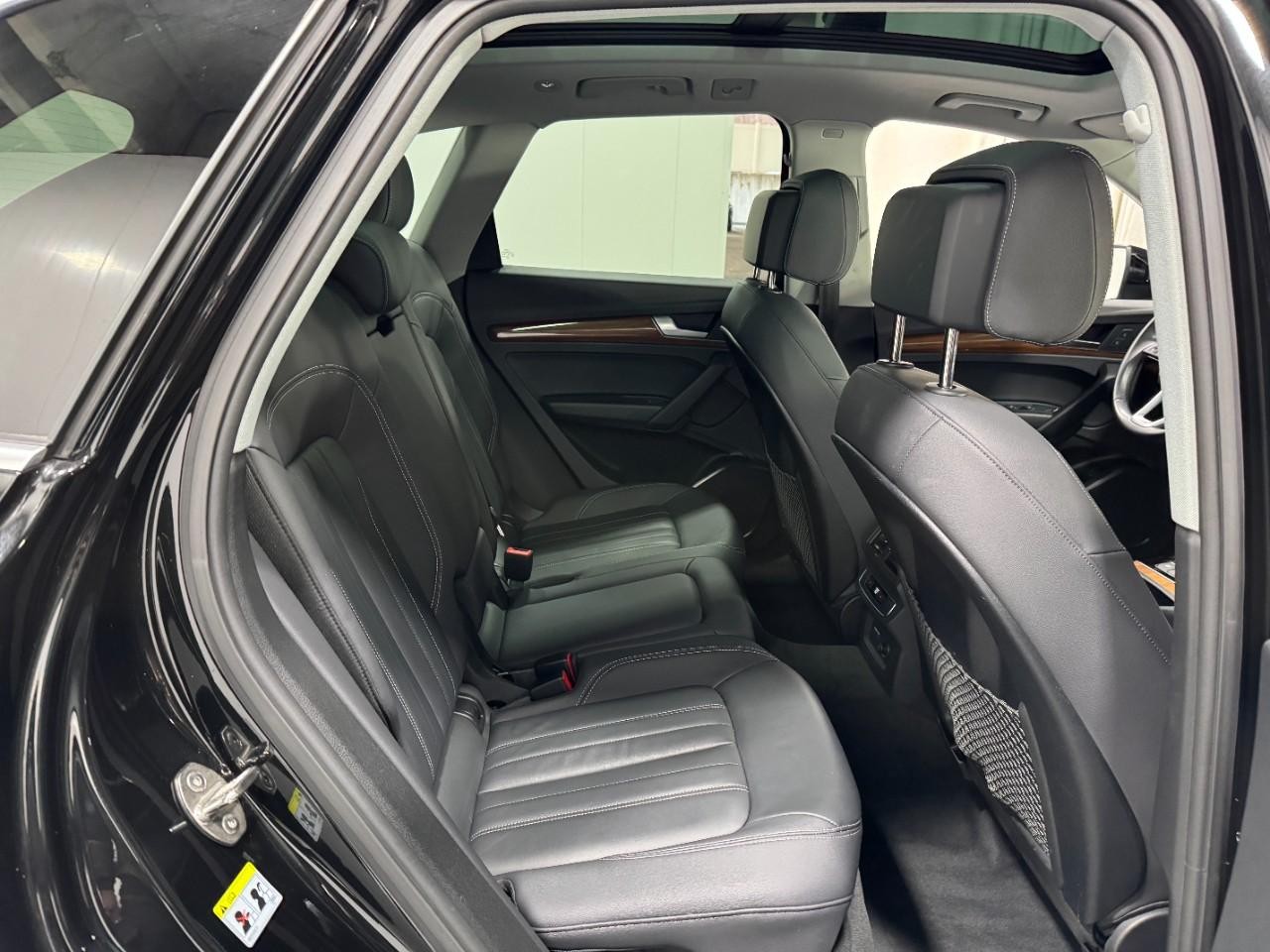 Audi Q5 Vehicle Full-screen Gallery Image 10