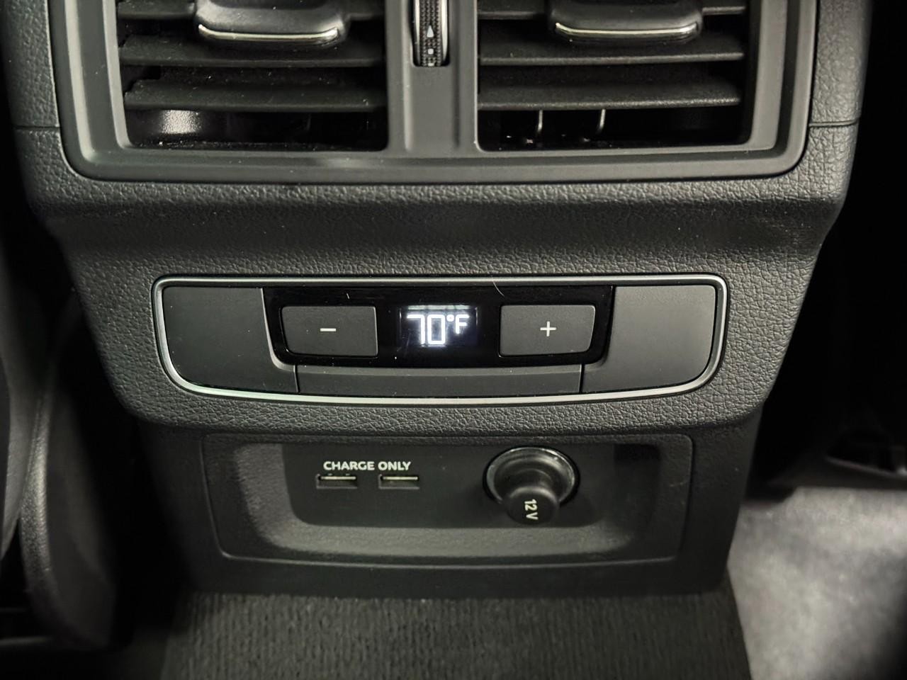 Audi Q5 Vehicle Full-screen Gallery Image 11