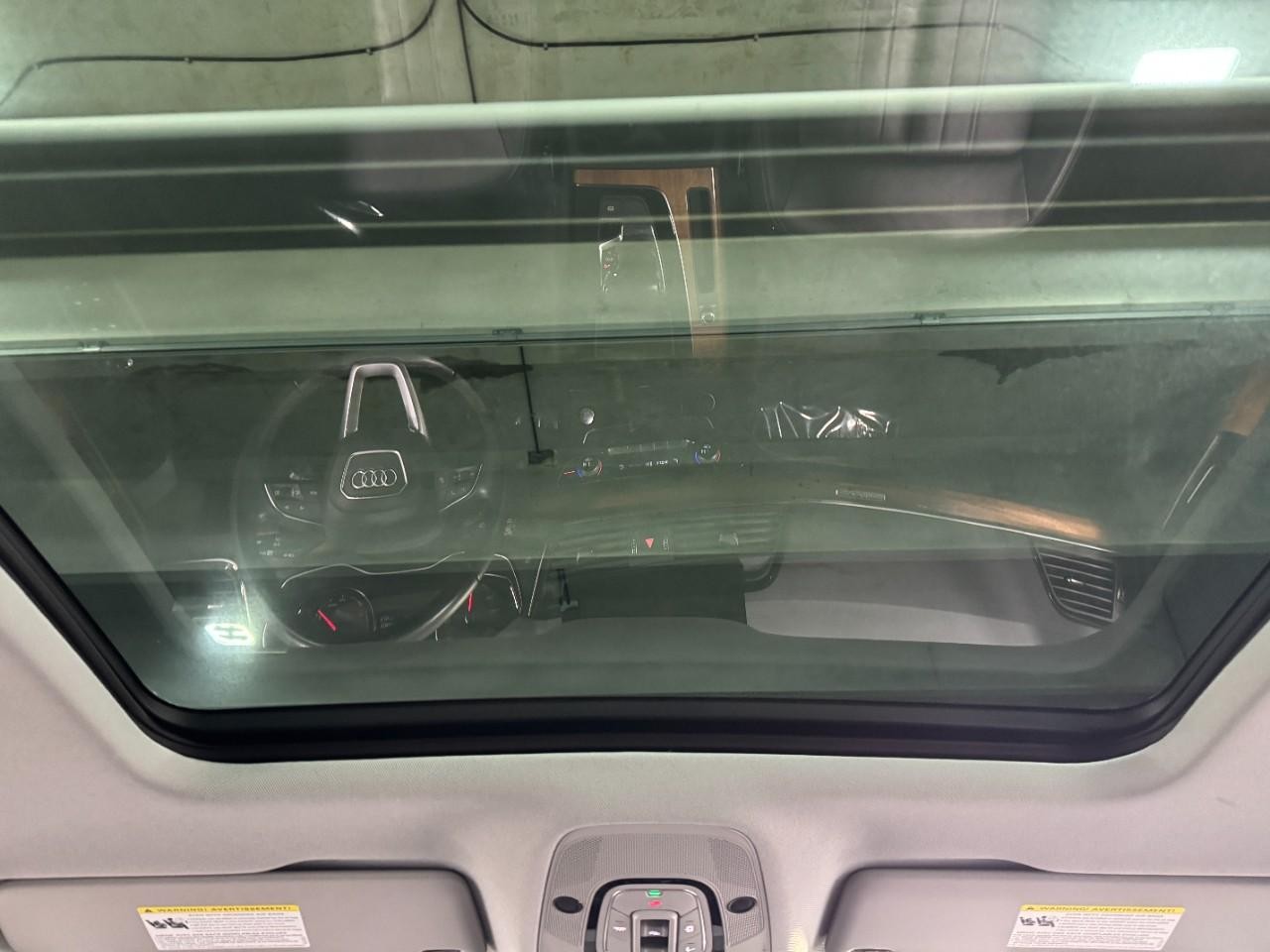 Audi Q5 Vehicle Full-screen Gallery Image 12