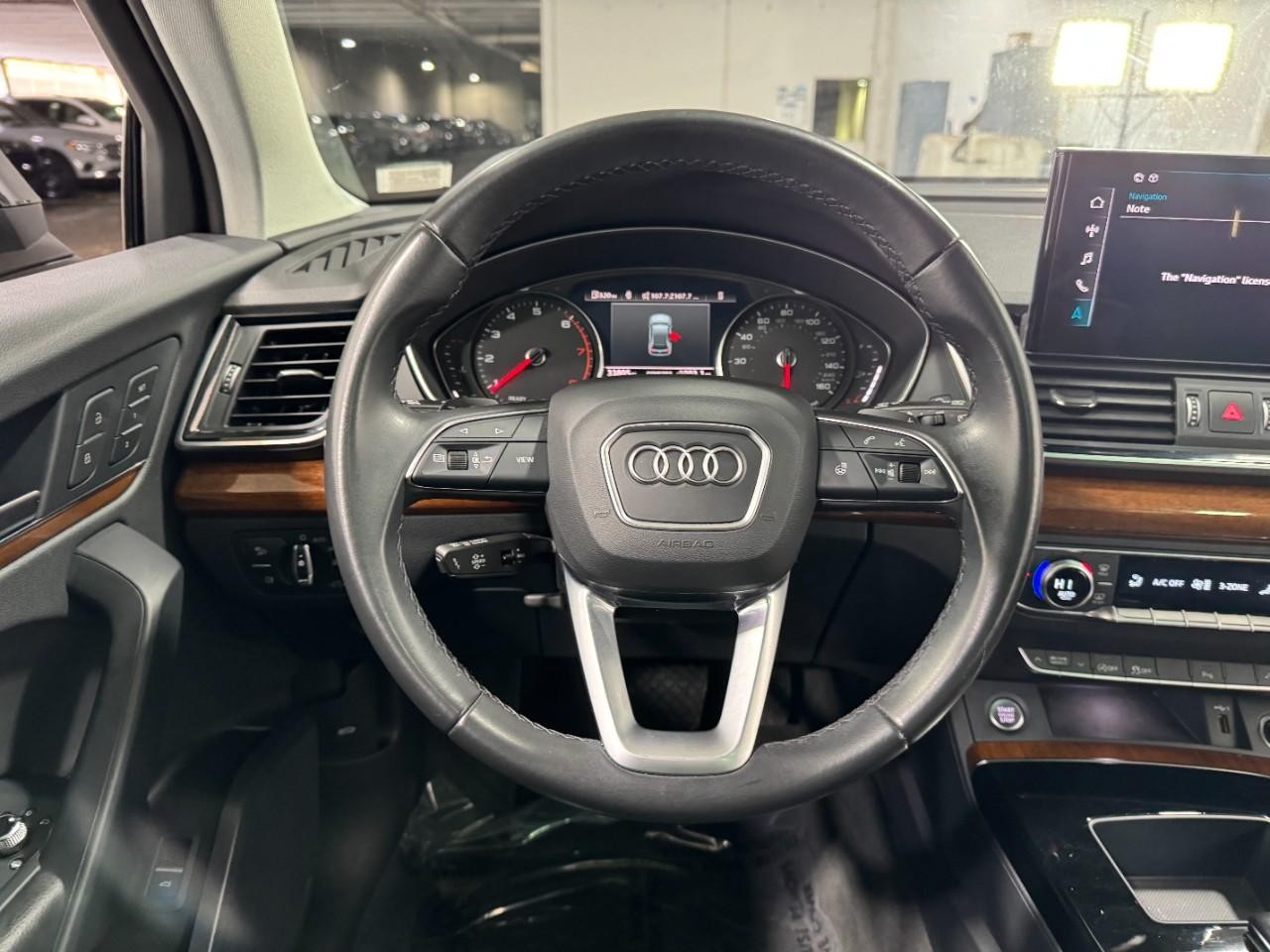 Audi Q5 Vehicle Full-screen Gallery Image 14