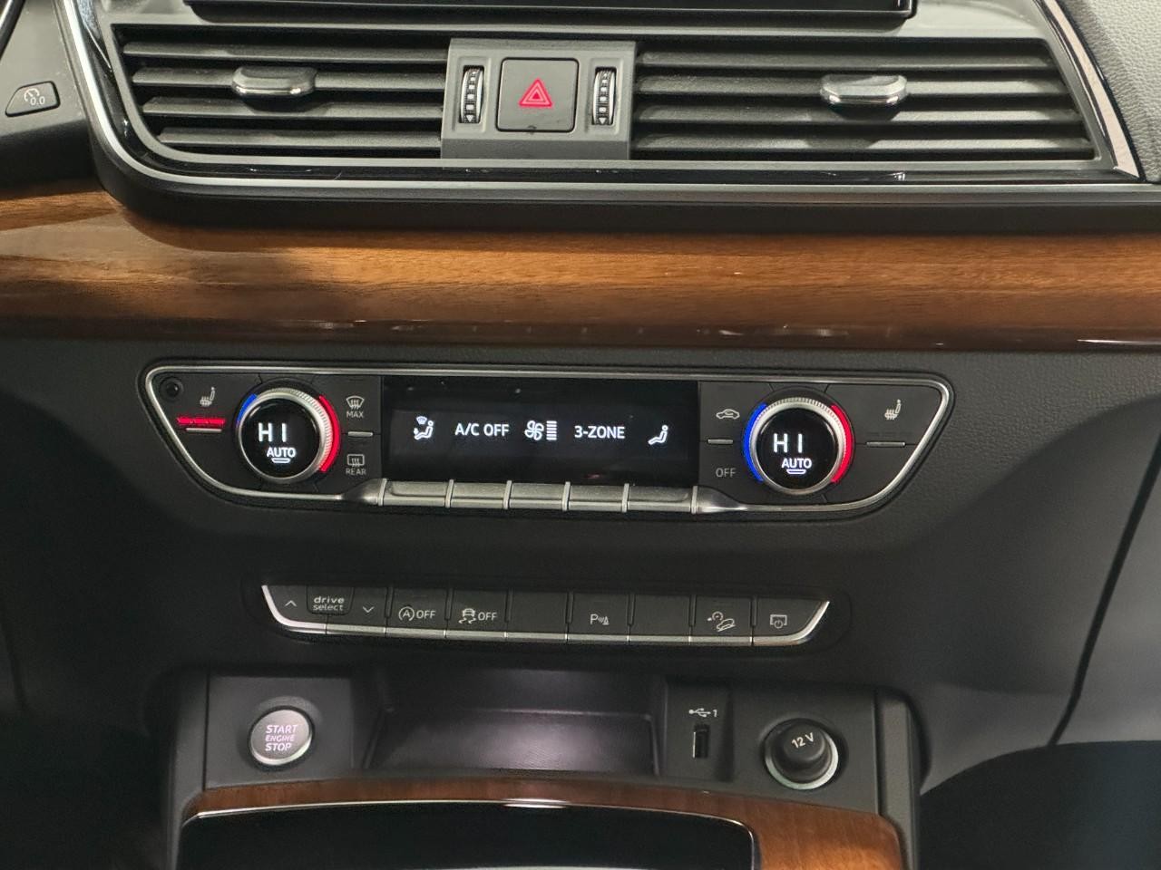 Audi Q5 Vehicle Full-screen Gallery Image 16