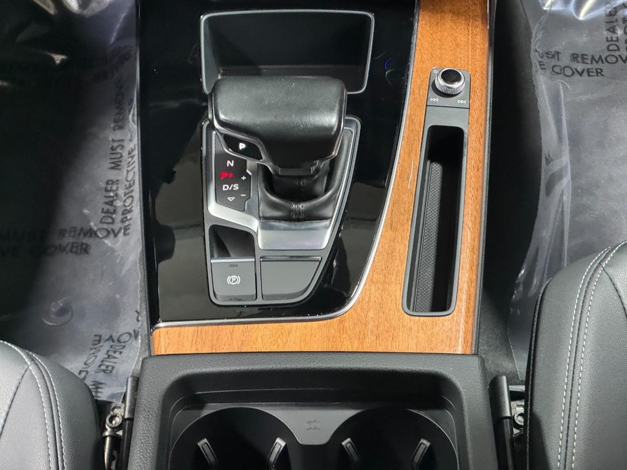 Audi Q5 Vehicle Full-screen Gallery Image 17