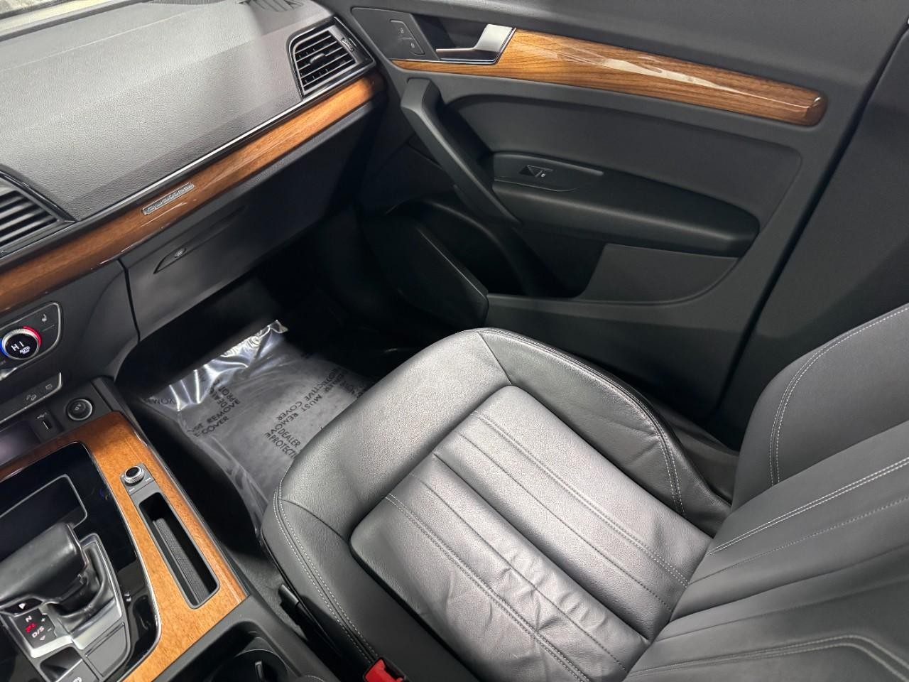 Audi Q5 Vehicle Full-screen Gallery Image 18