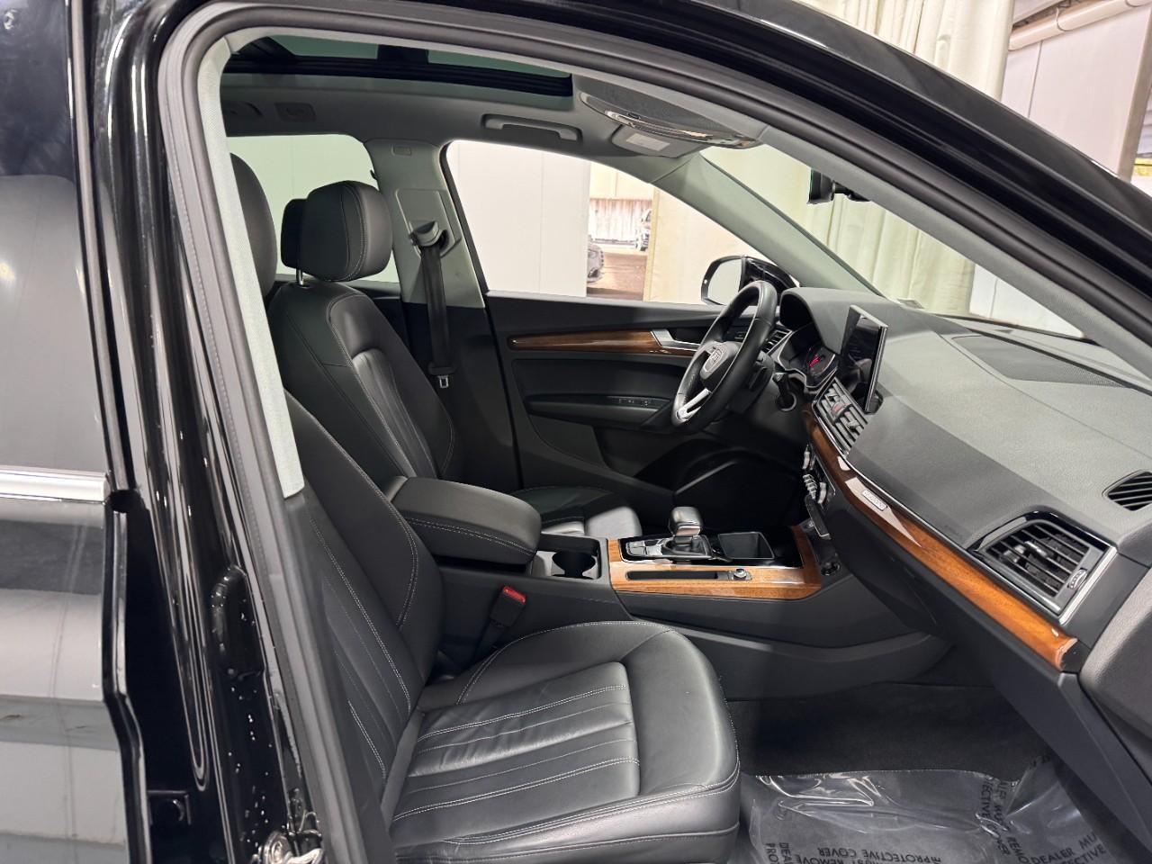 Audi Q5 Vehicle Full-screen Gallery Image 19