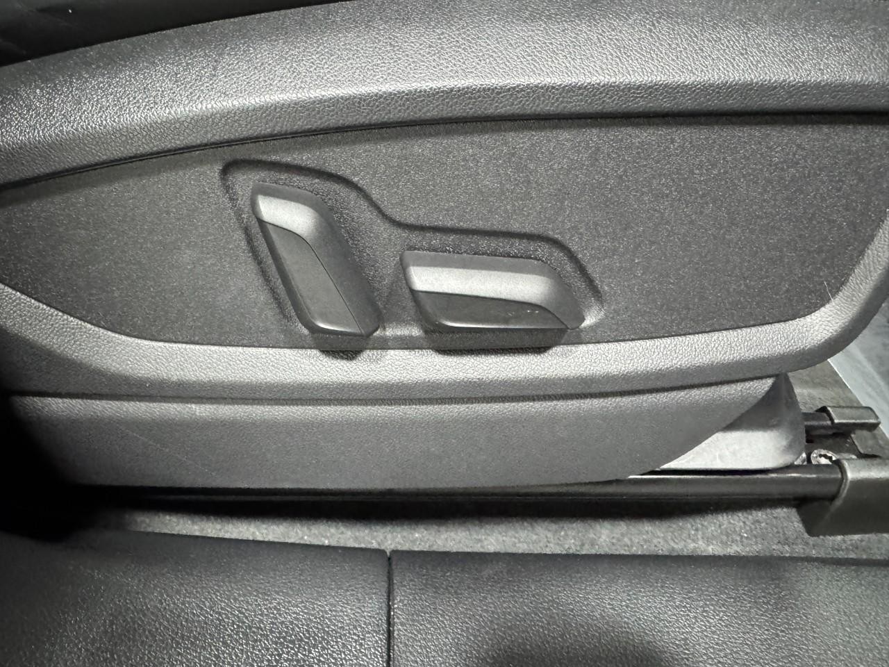 Audi Q5 Vehicle Full-screen Gallery Image 21