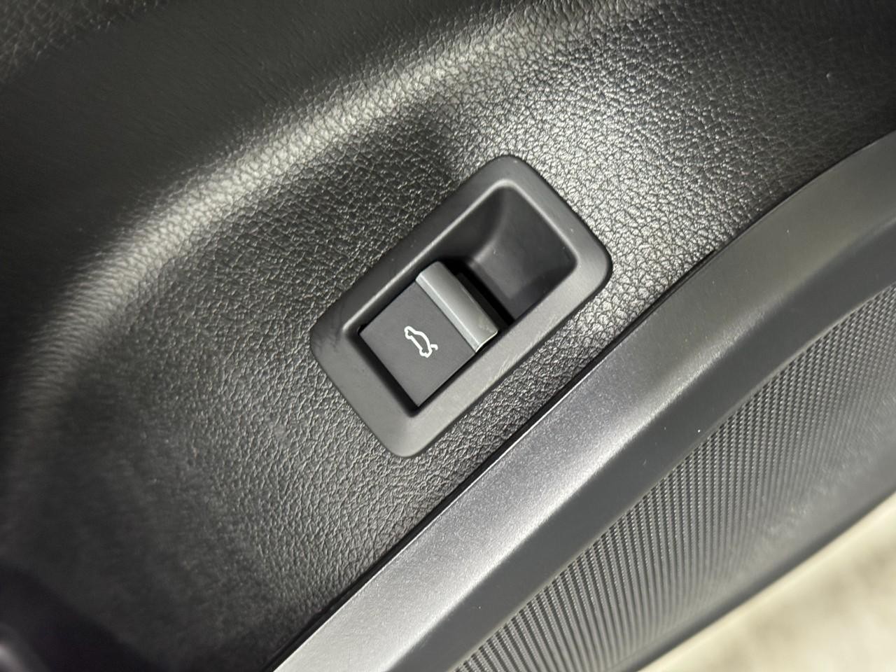 Audi Q5 Vehicle Full-screen Gallery Image 26