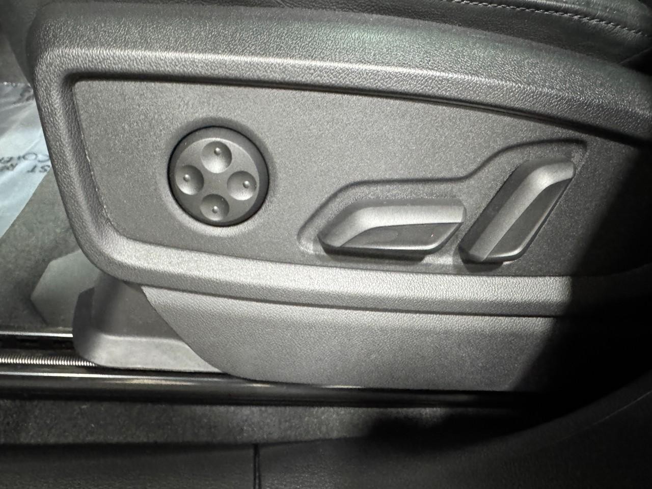 Audi Q5 Vehicle Full-screen Gallery Image 29