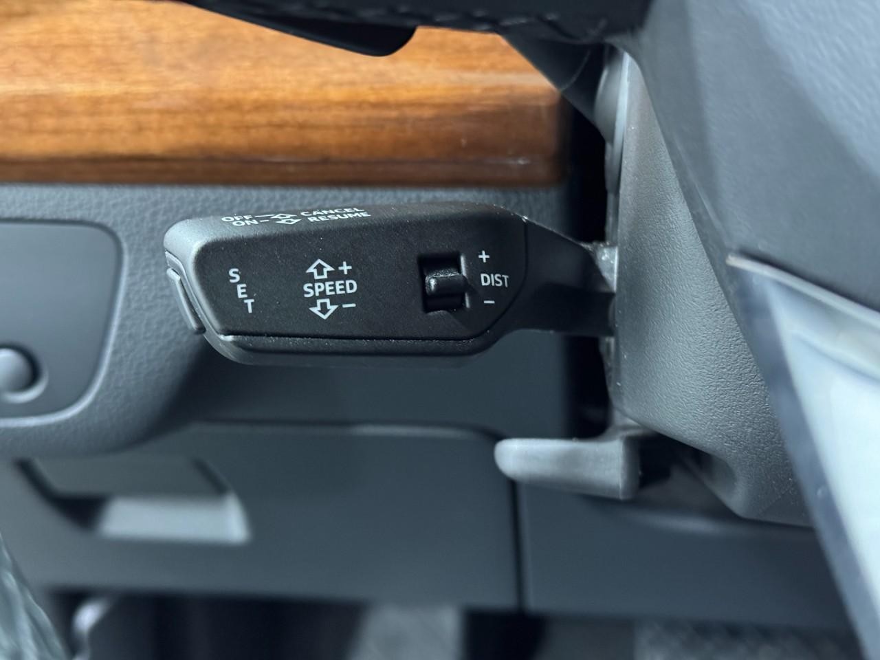 Audi Q5 Vehicle Full-screen Gallery Image 31