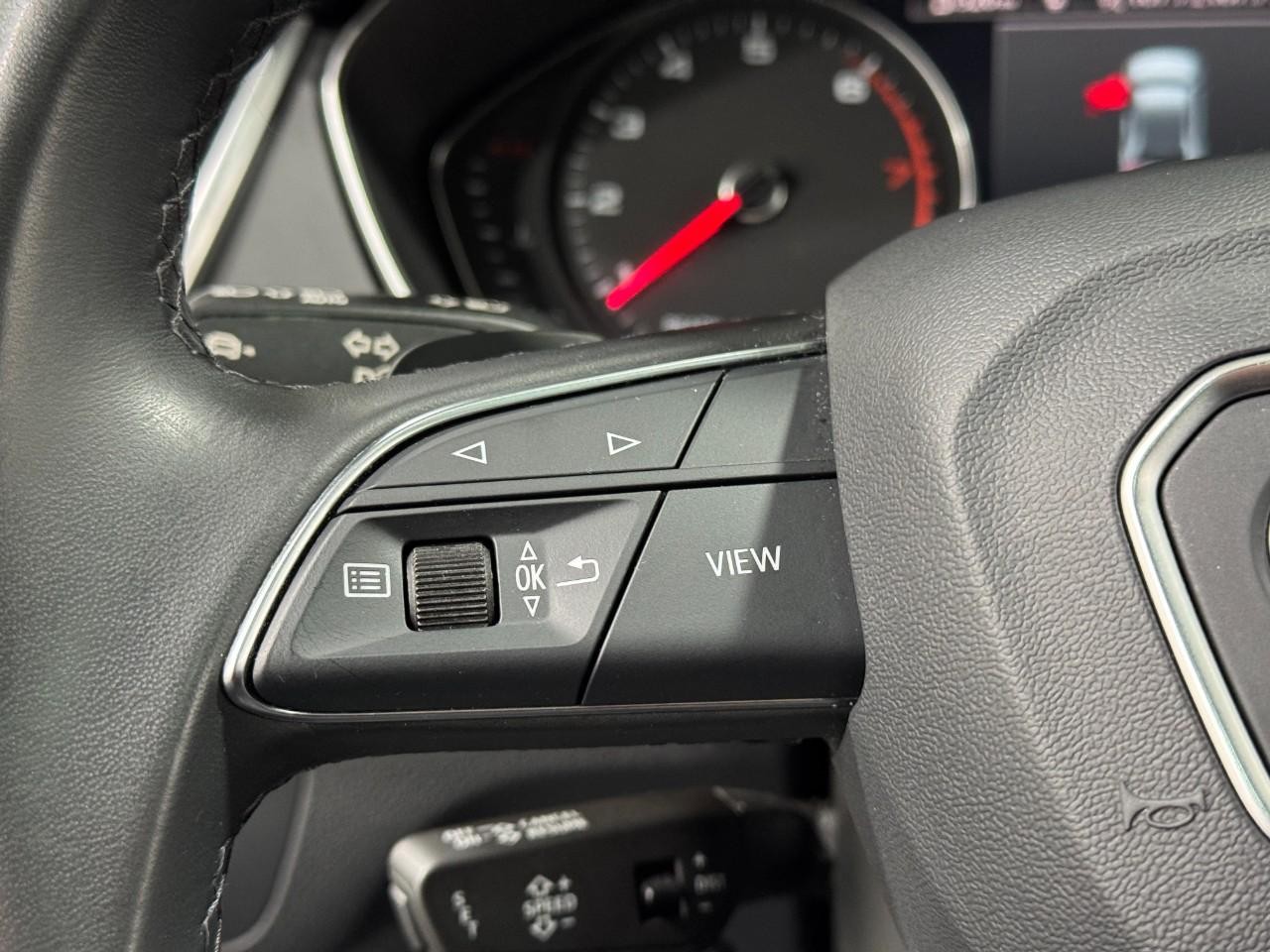 Audi Q5 Vehicle Full-screen Gallery Image 32