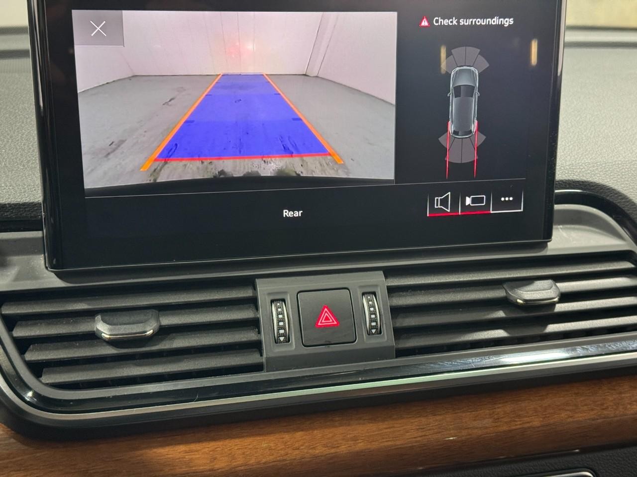 Audi Q5 Vehicle Full-screen Gallery Image 35