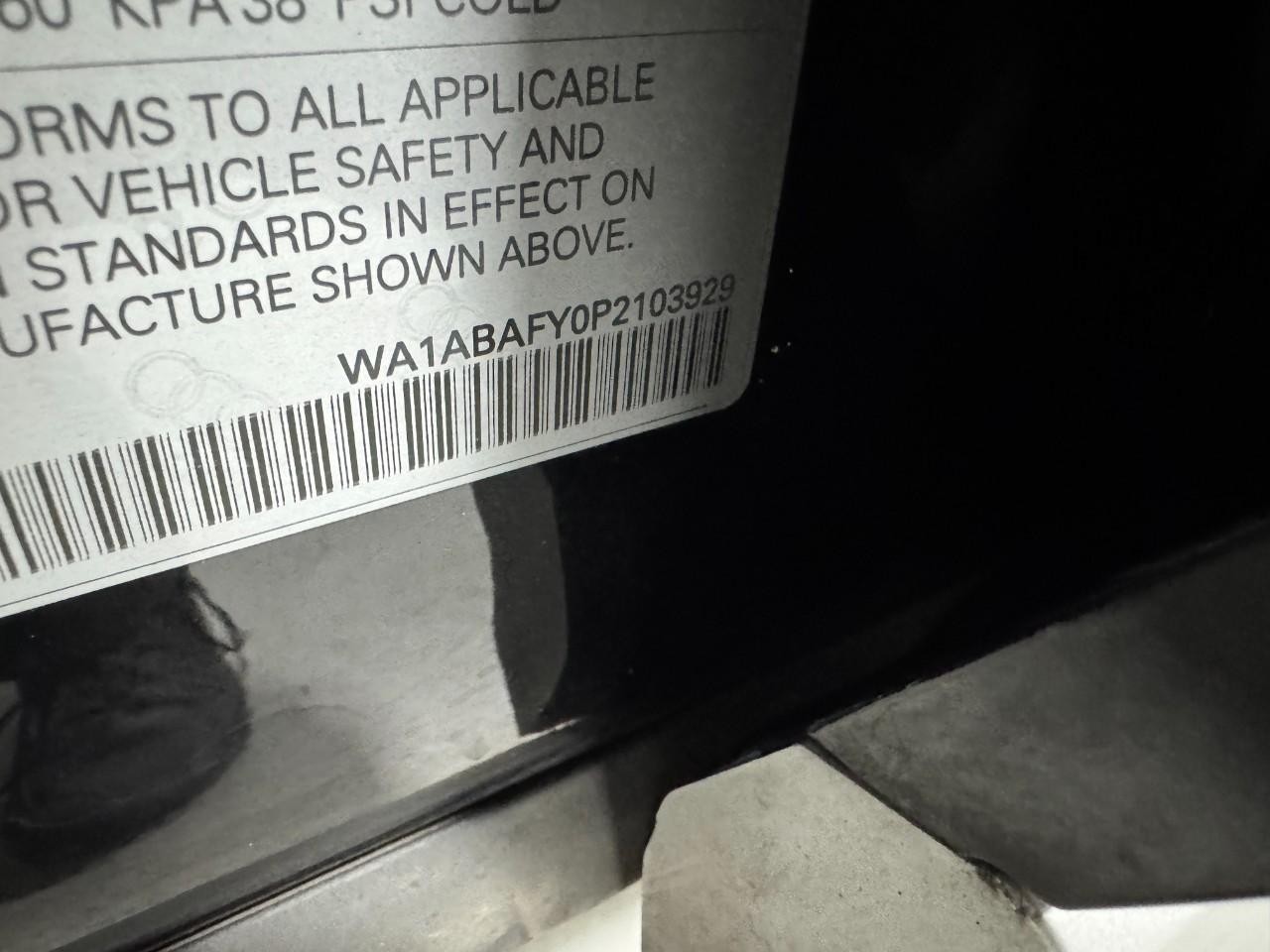 Audi Q5 Vehicle Full-screen Gallery Image 36