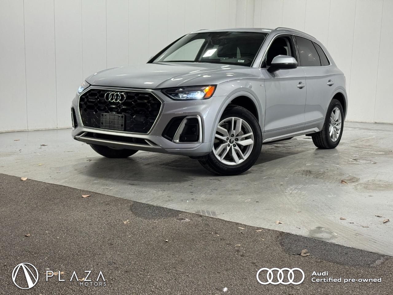 Audi Q5 Vehicle Full-screen Gallery Image 01