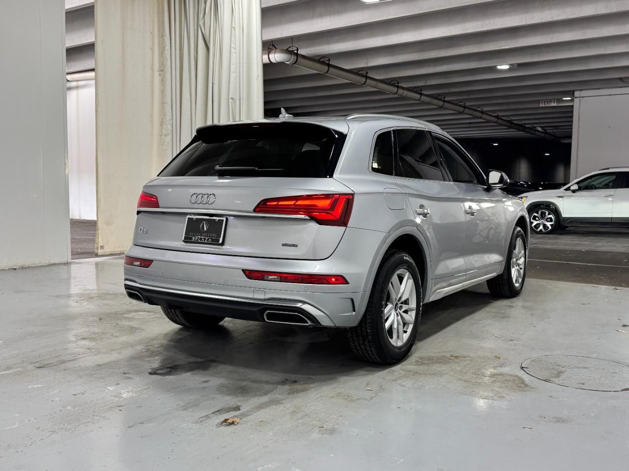 Audi Q5 Vehicle Full-screen Gallery Image 04