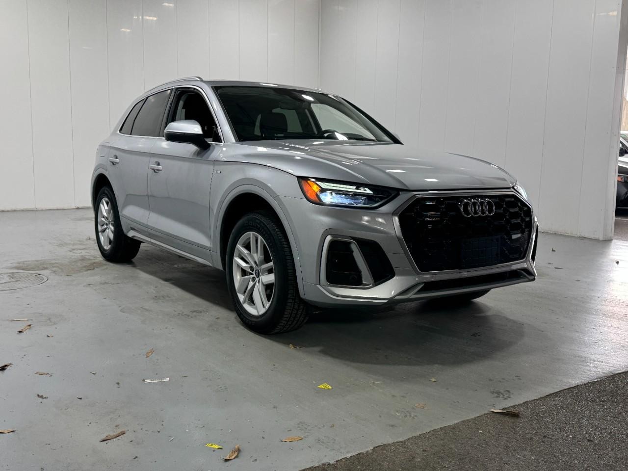 Audi Q5 Vehicle Full-screen Gallery Image 06