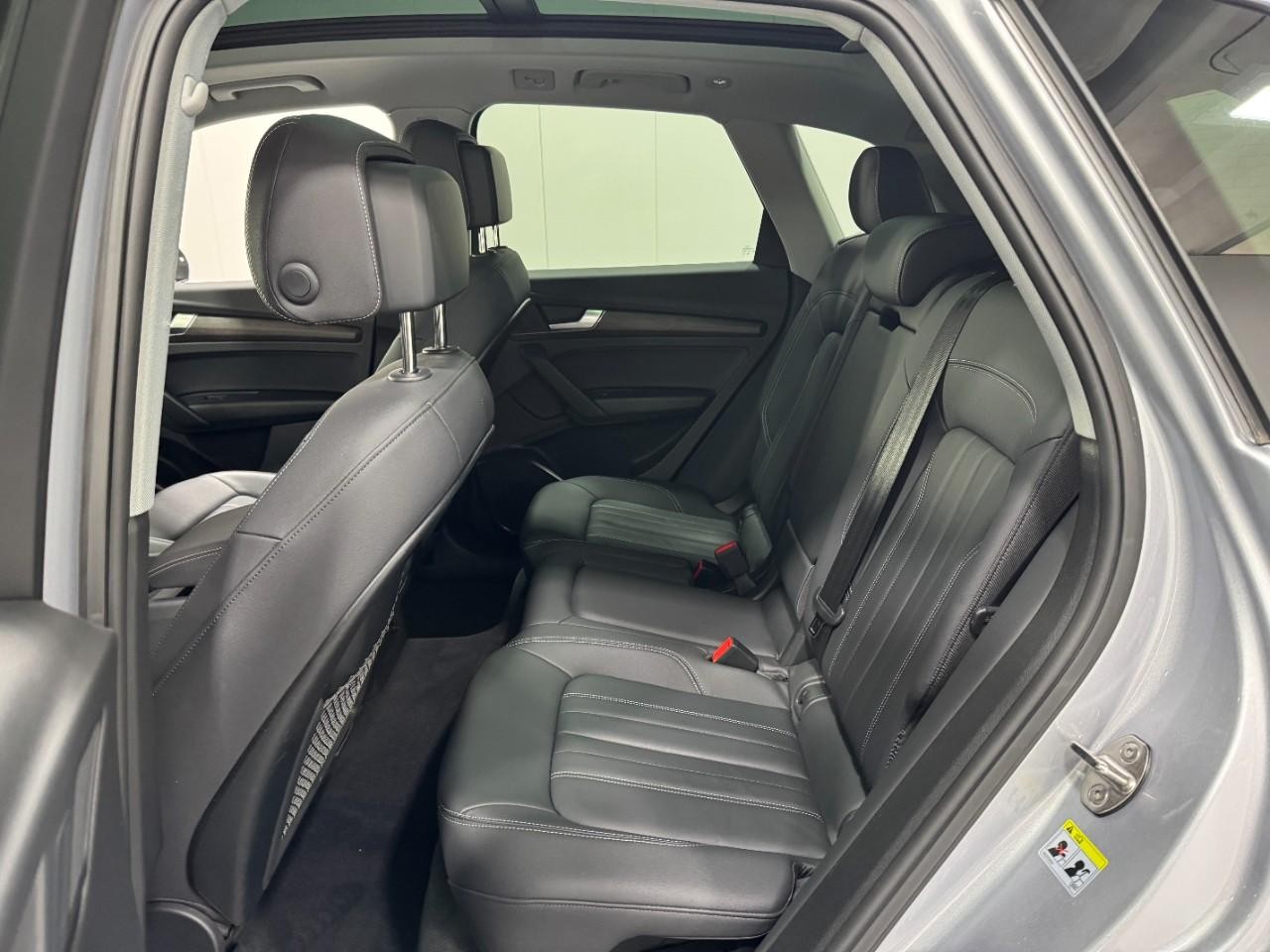 Audi Q5 Vehicle Full-screen Gallery Image 08