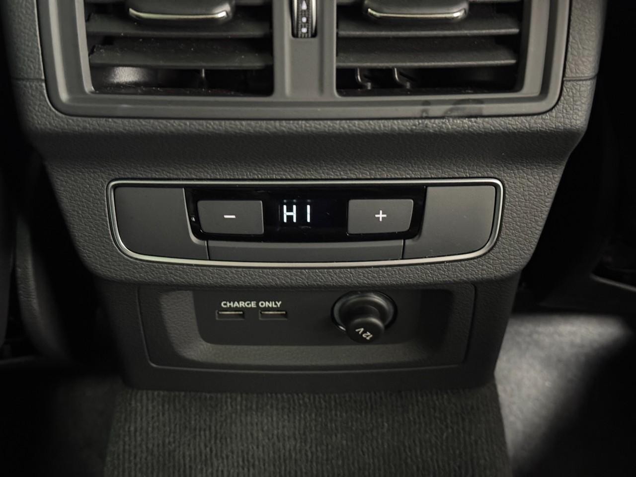 Audi Q5 Vehicle Full-screen Gallery Image 11