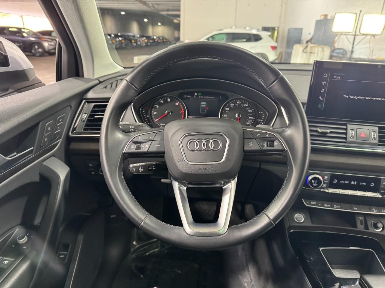 Audi Q5 Vehicle Full-screen Gallery Image 14