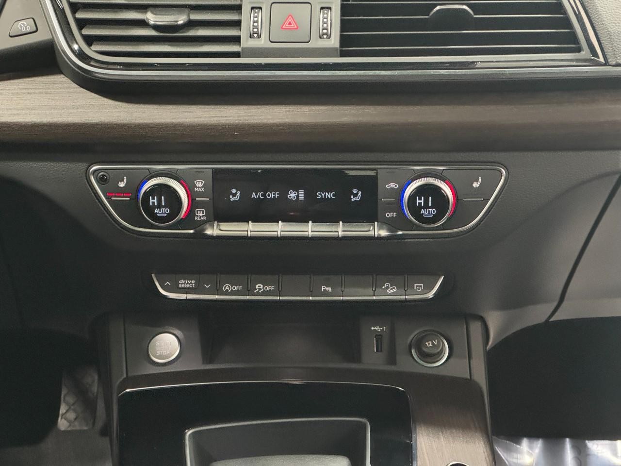 Audi Q5 Vehicle Full-screen Gallery Image 16