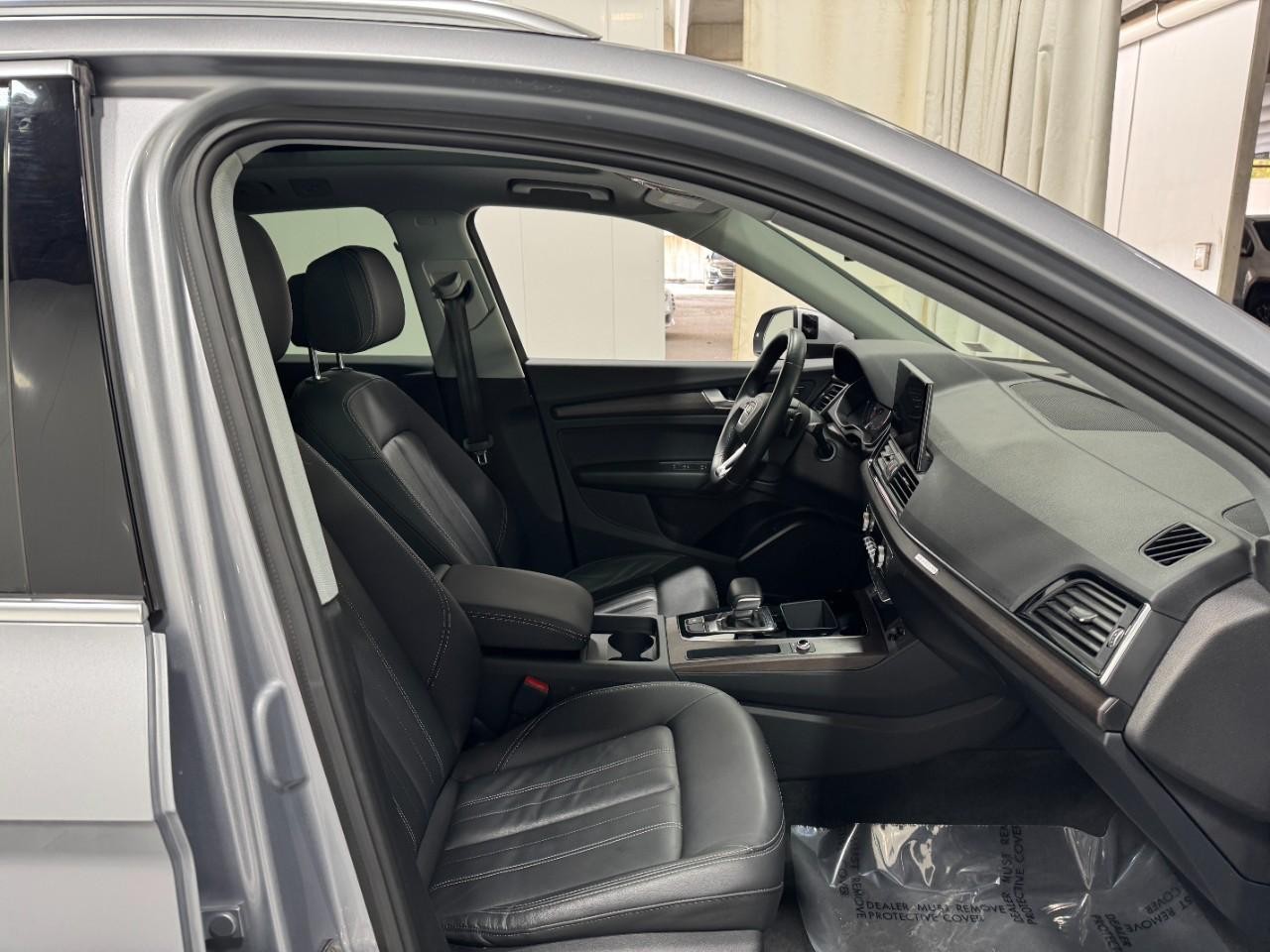 Audi Q5 Vehicle Full-screen Gallery Image 19