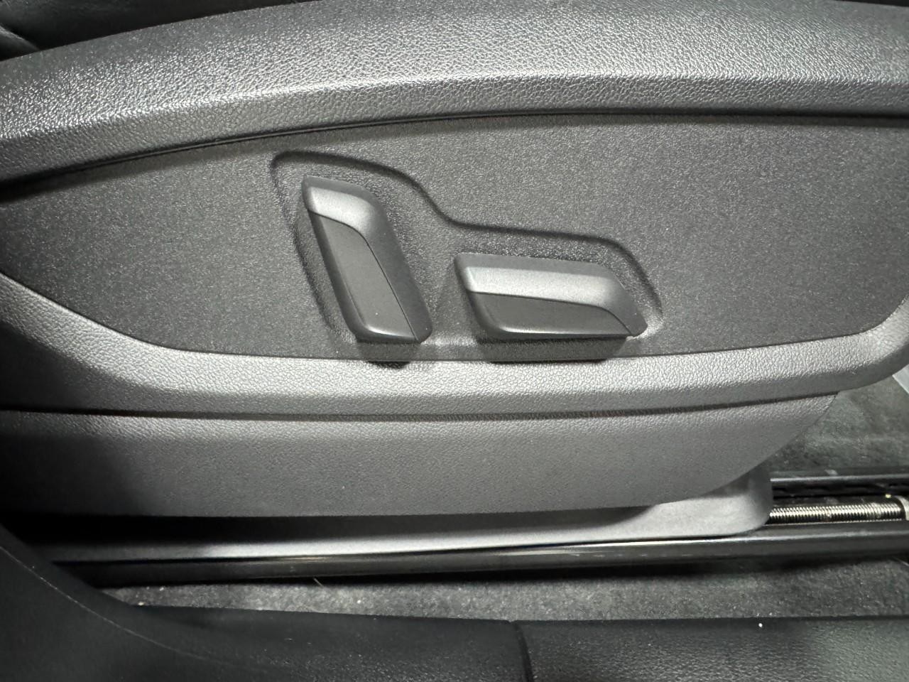 Audi Q5 Vehicle Full-screen Gallery Image 21