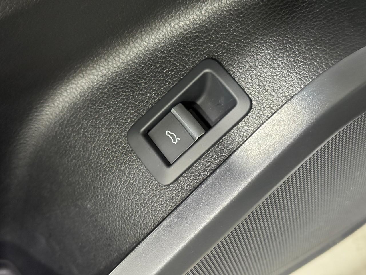 Audi Q5 Vehicle Full-screen Gallery Image 26