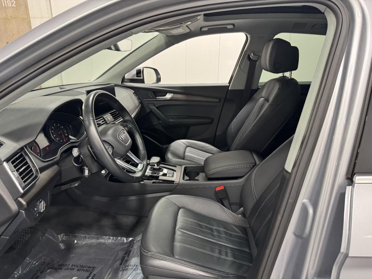 Audi Q5 Vehicle Full-screen Gallery Image 27