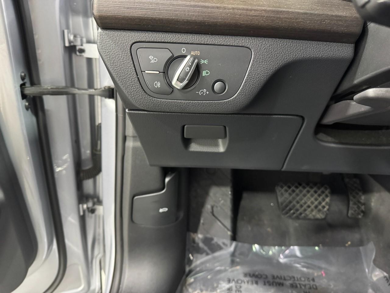 Audi Q5 Vehicle Full-screen Gallery Image 30