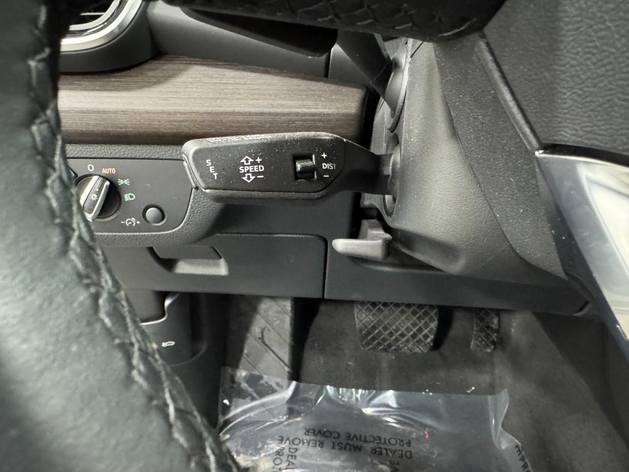 Audi Q5 Vehicle Full-screen Gallery Image 31