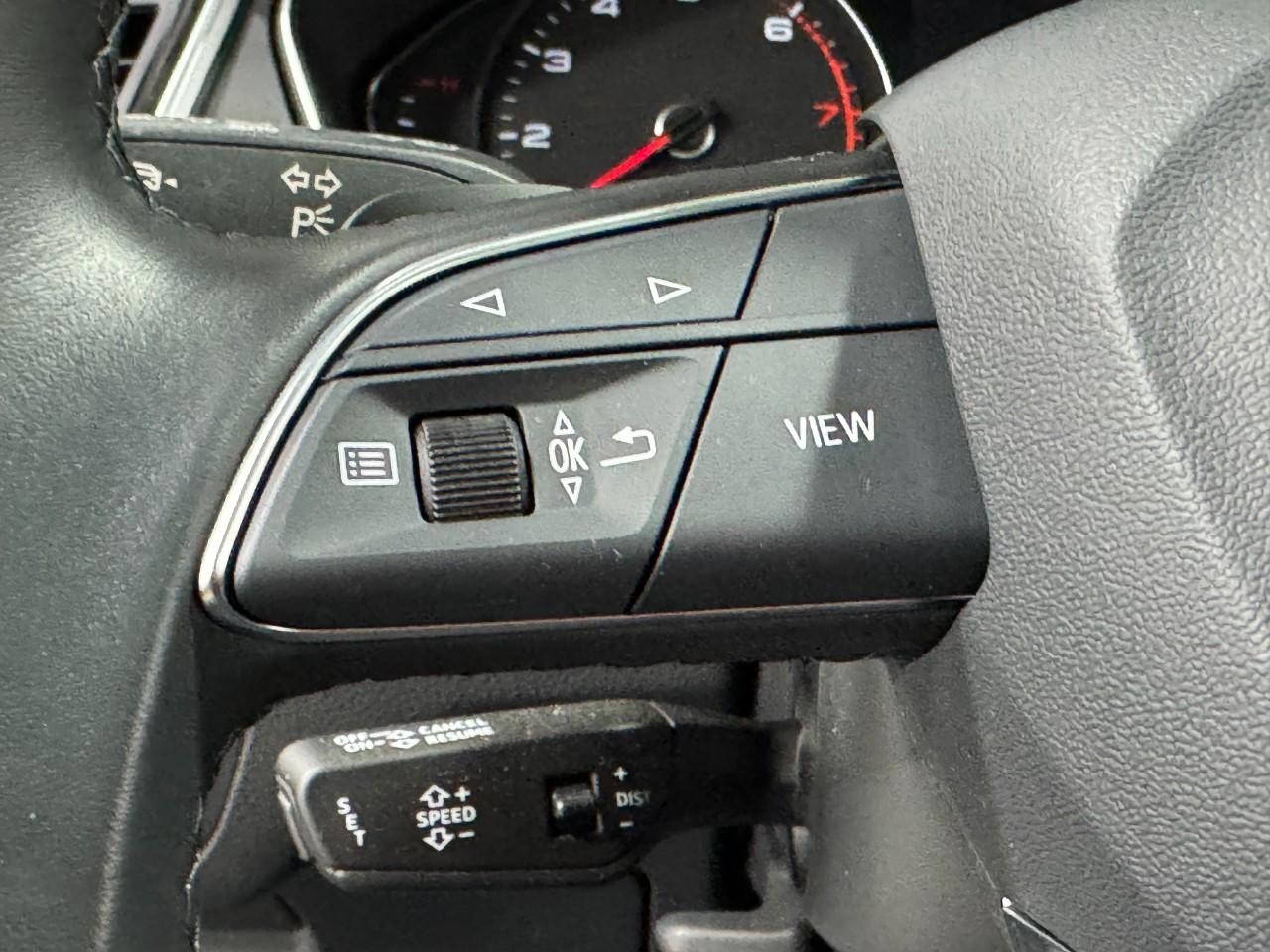 Audi Q5 Vehicle Full-screen Gallery Image 32