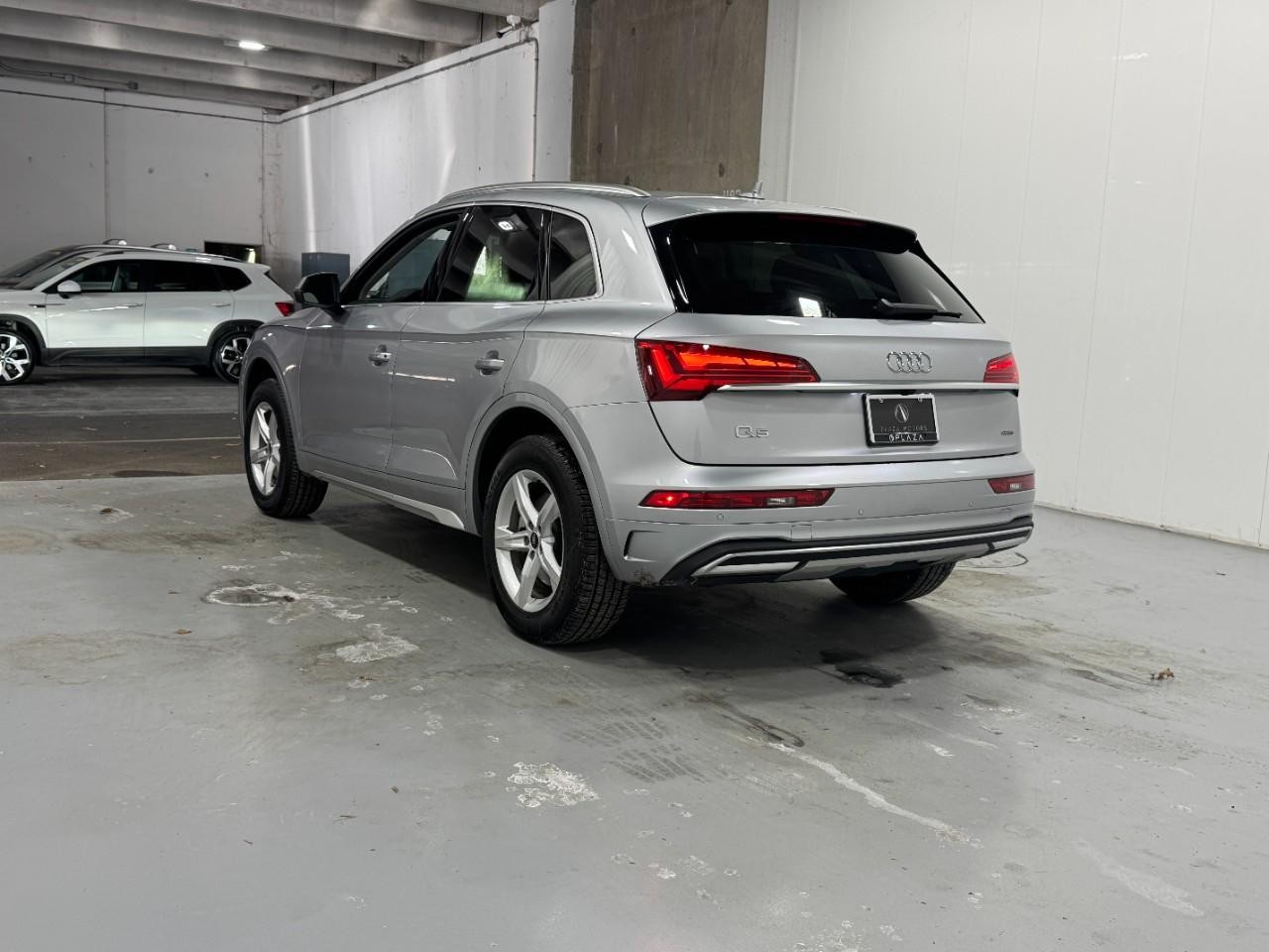 Audi Q5 Vehicle Full-screen Gallery Image 03