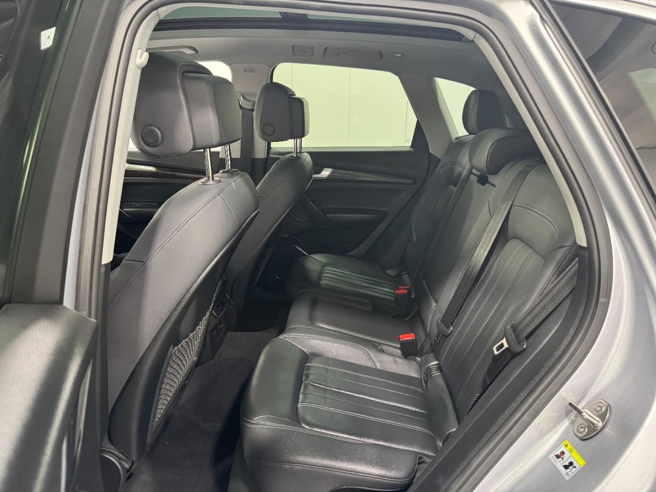 Audi Q5 Vehicle Full-screen Gallery Image 08