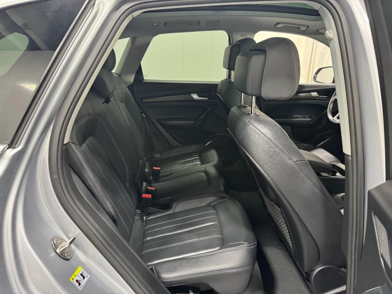 Audi Q5 Vehicle Full-screen Gallery Image 10