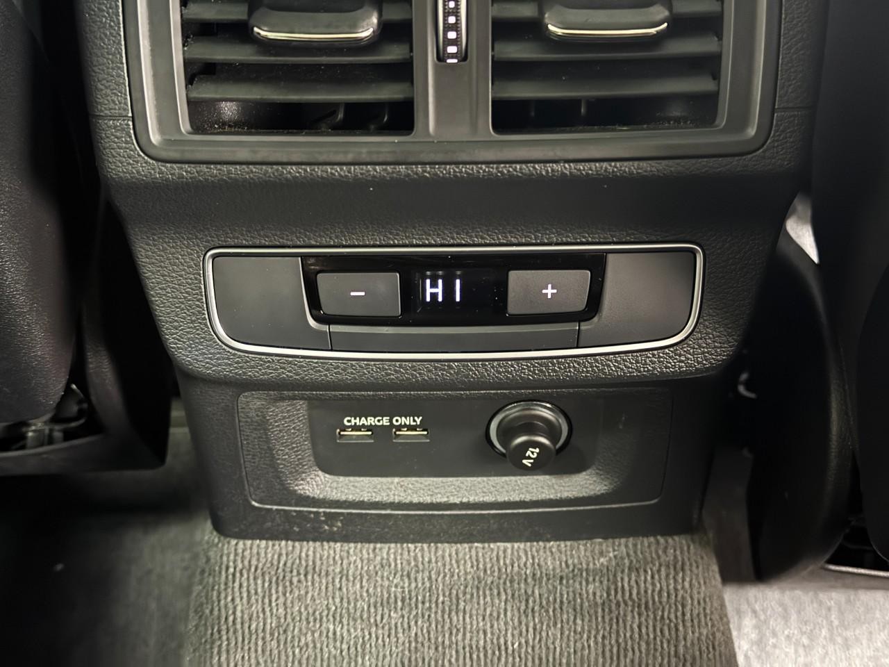 Audi Q5 Vehicle Full-screen Gallery Image 11