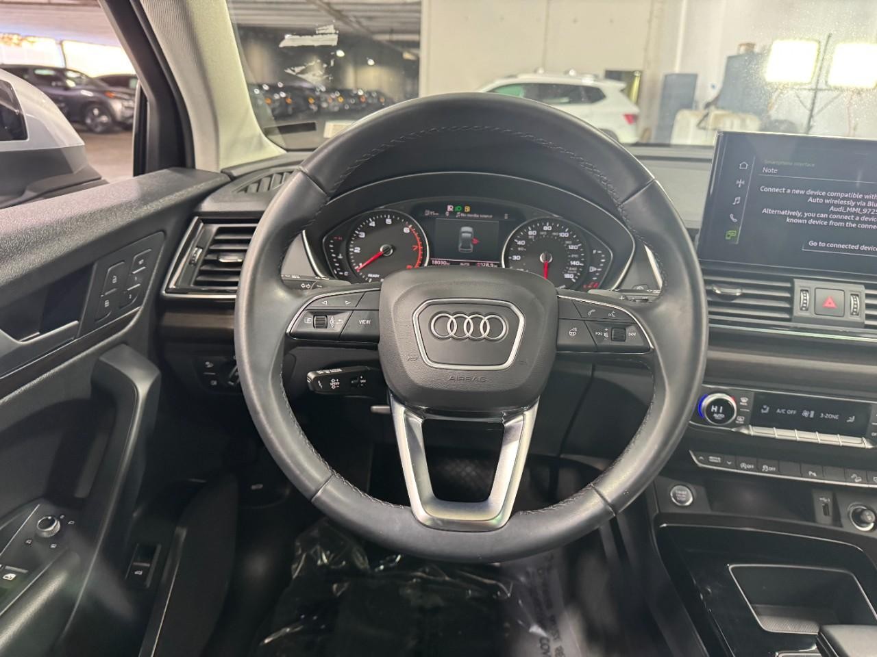 Audi Q5 Vehicle Full-screen Gallery Image 14