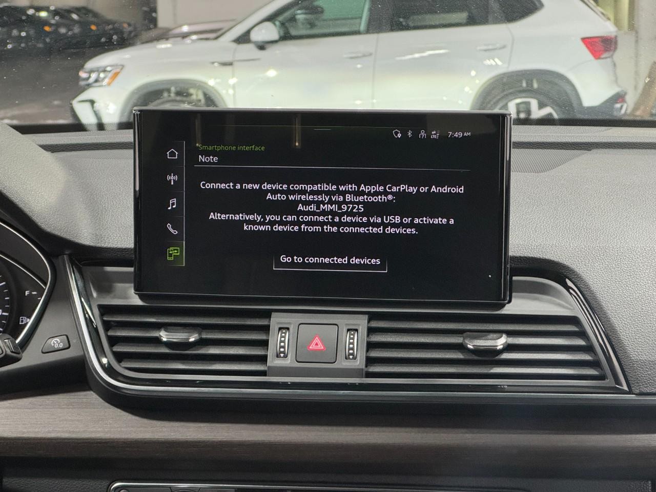 Audi Q5 Vehicle Full-screen Gallery Image 15