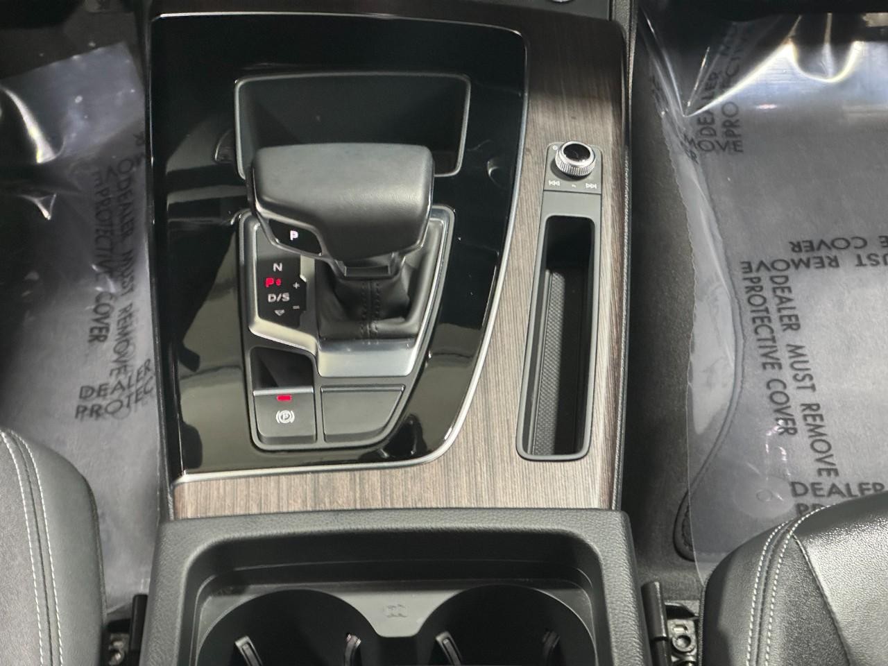 Audi Q5 Vehicle Full-screen Gallery Image 17