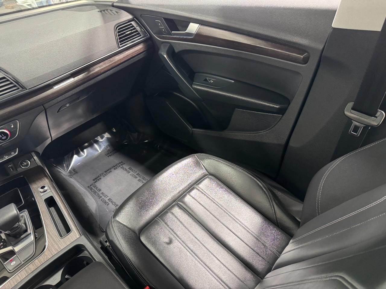 Audi Q5 Vehicle Full-screen Gallery Image 18