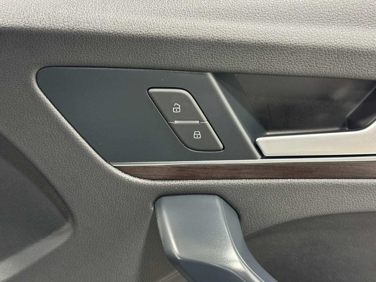 Audi Q5 Vehicle Full-screen Gallery Image 22