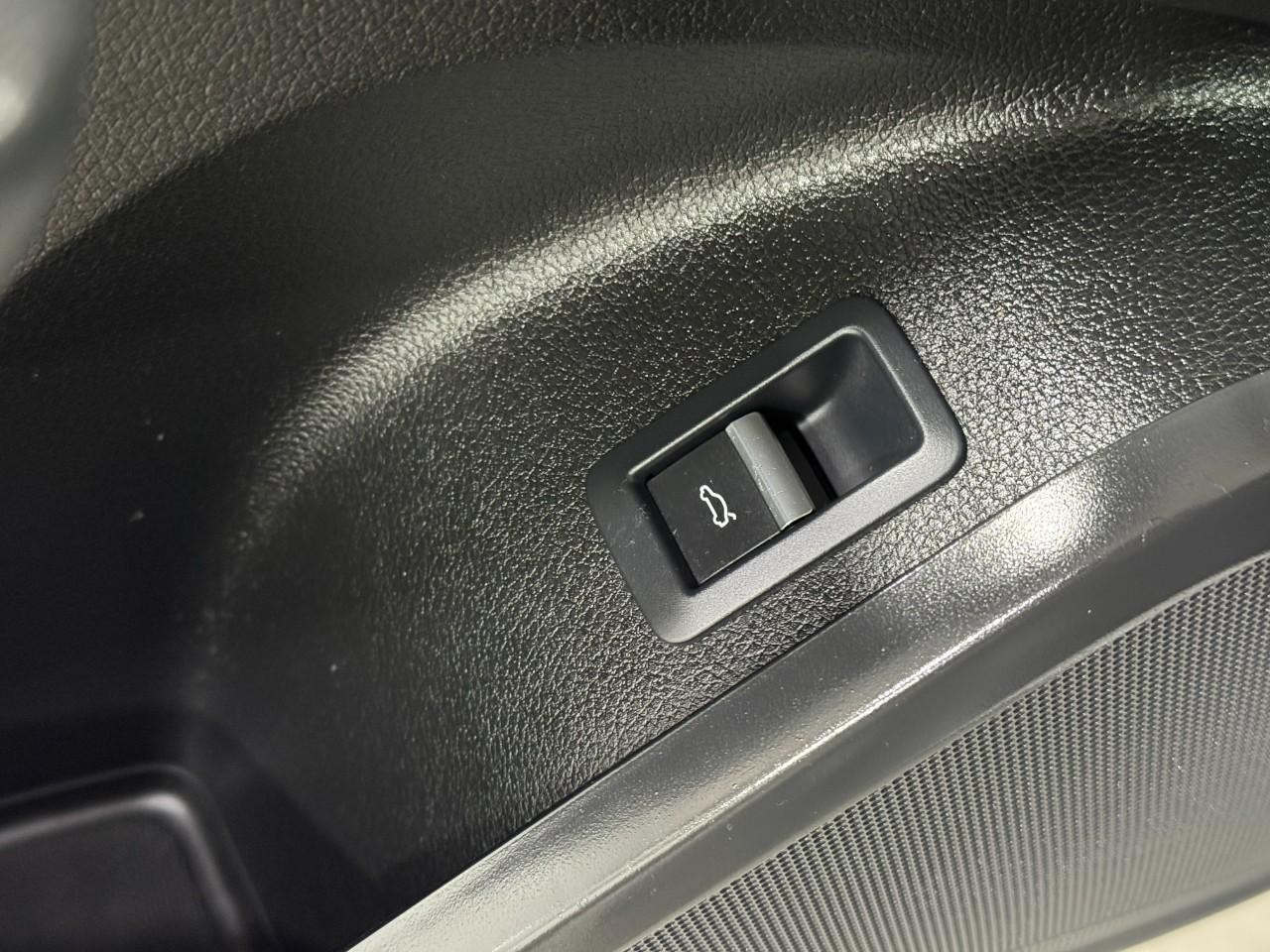 Audi Q5 Vehicle Full-screen Gallery Image 26