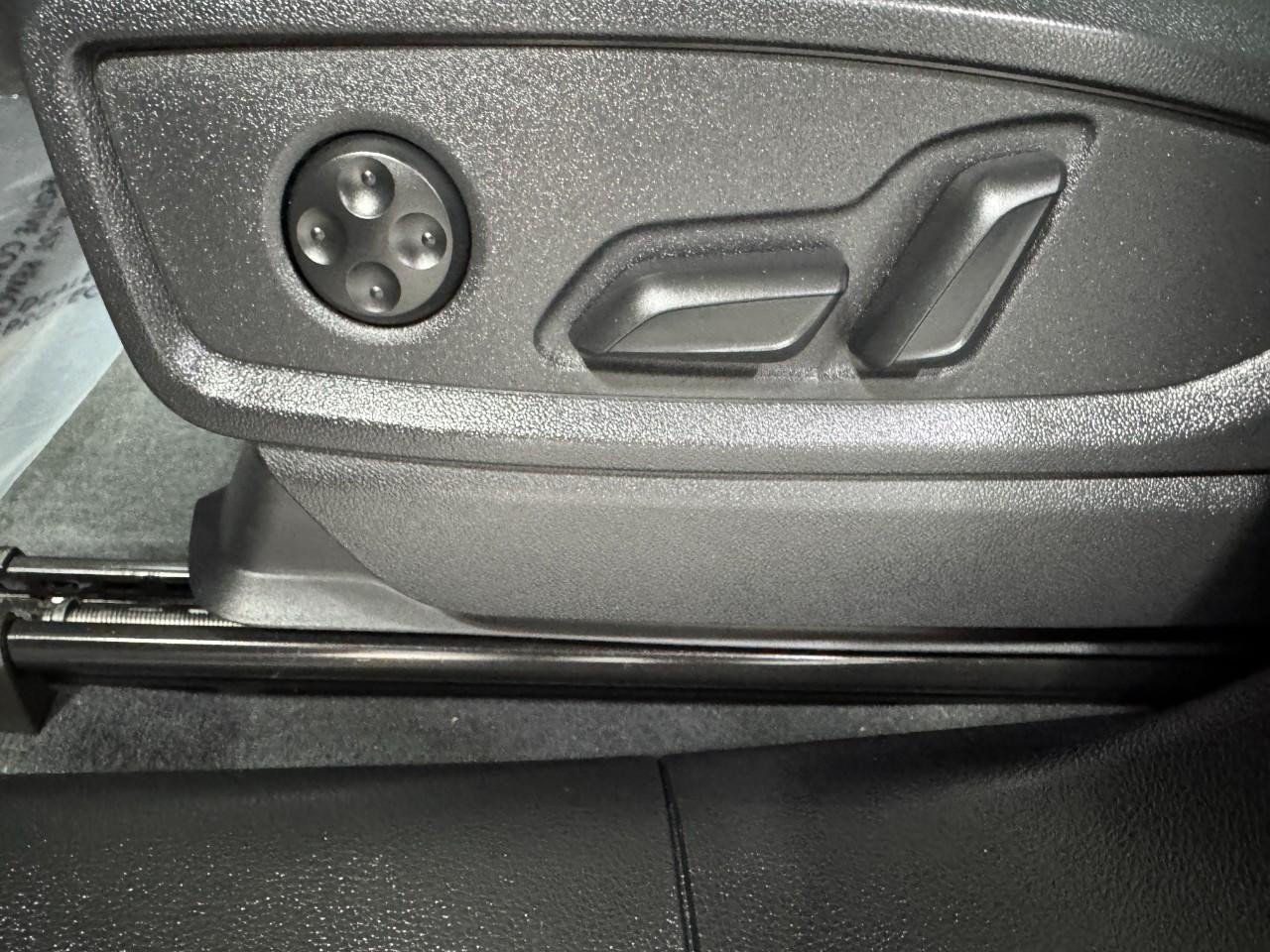 Audi Q5 Vehicle Full-screen Gallery Image 29