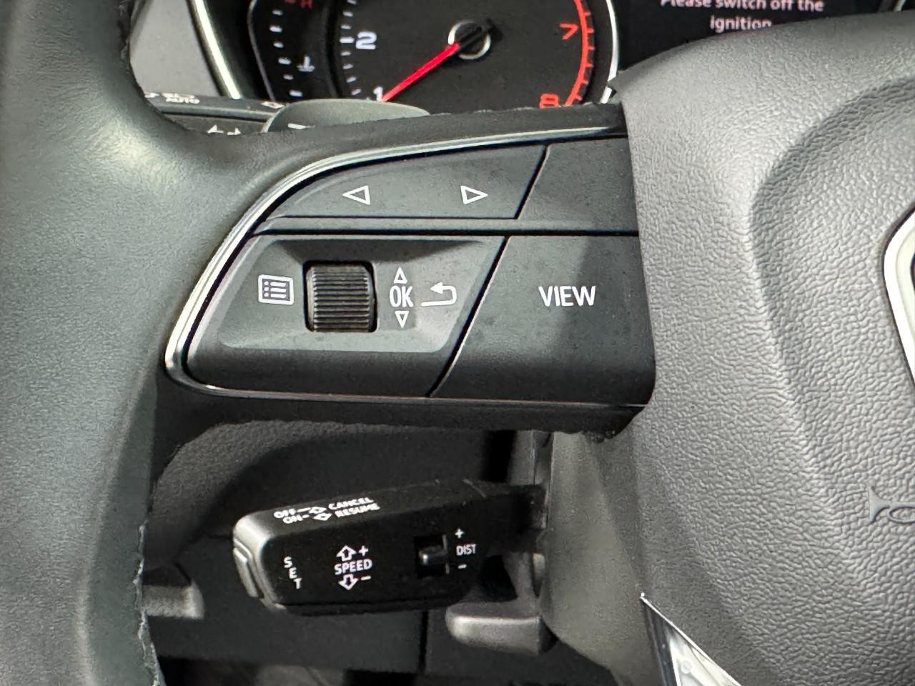 Audi Q5 Vehicle Full-screen Gallery Image 32