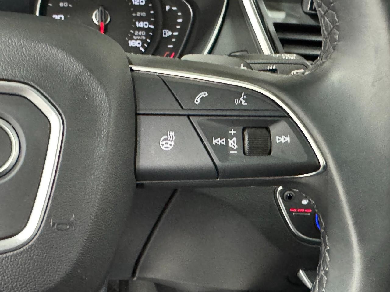 Audi Q5 Vehicle Full-screen Gallery Image 33