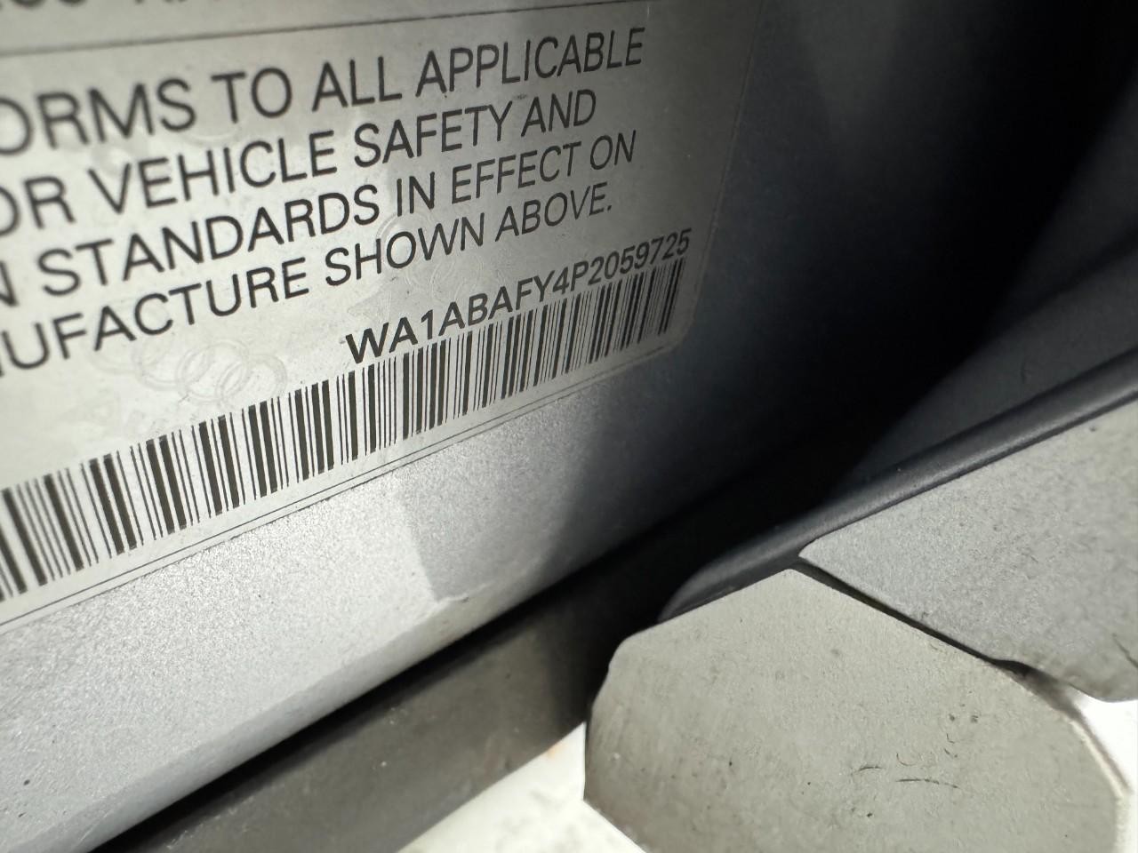 Audi Q5 Vehicle Full-screen Gallery Image 36