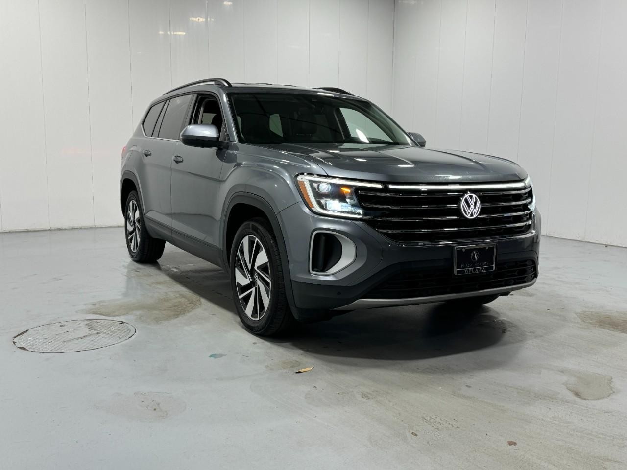 Volkswagen Atlas Vehicle Full-screen Gallery Image 6