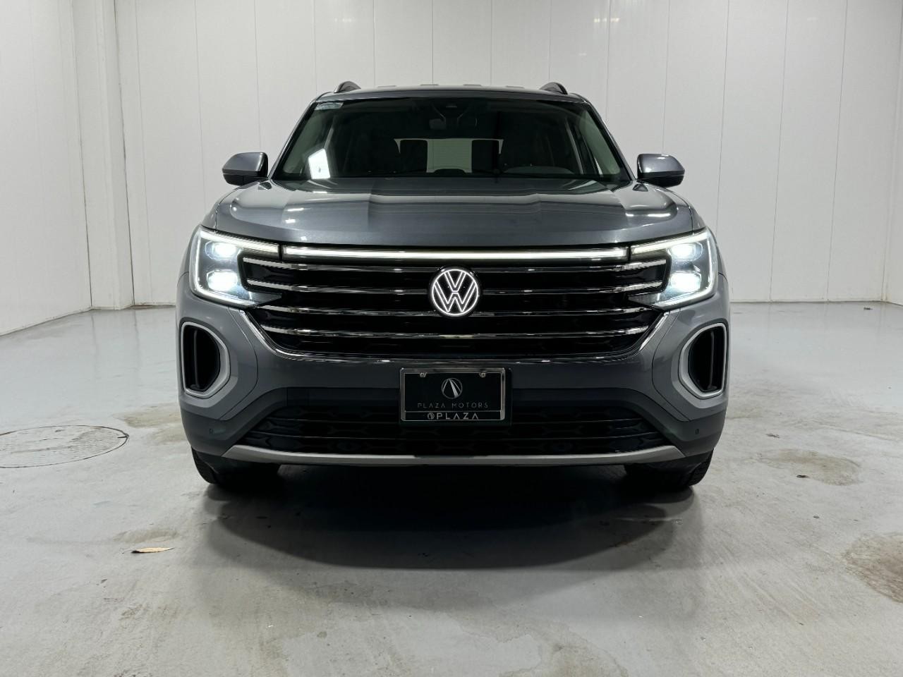 Volkswagen Atlas Vehicle Full-screen Gallery Image 7