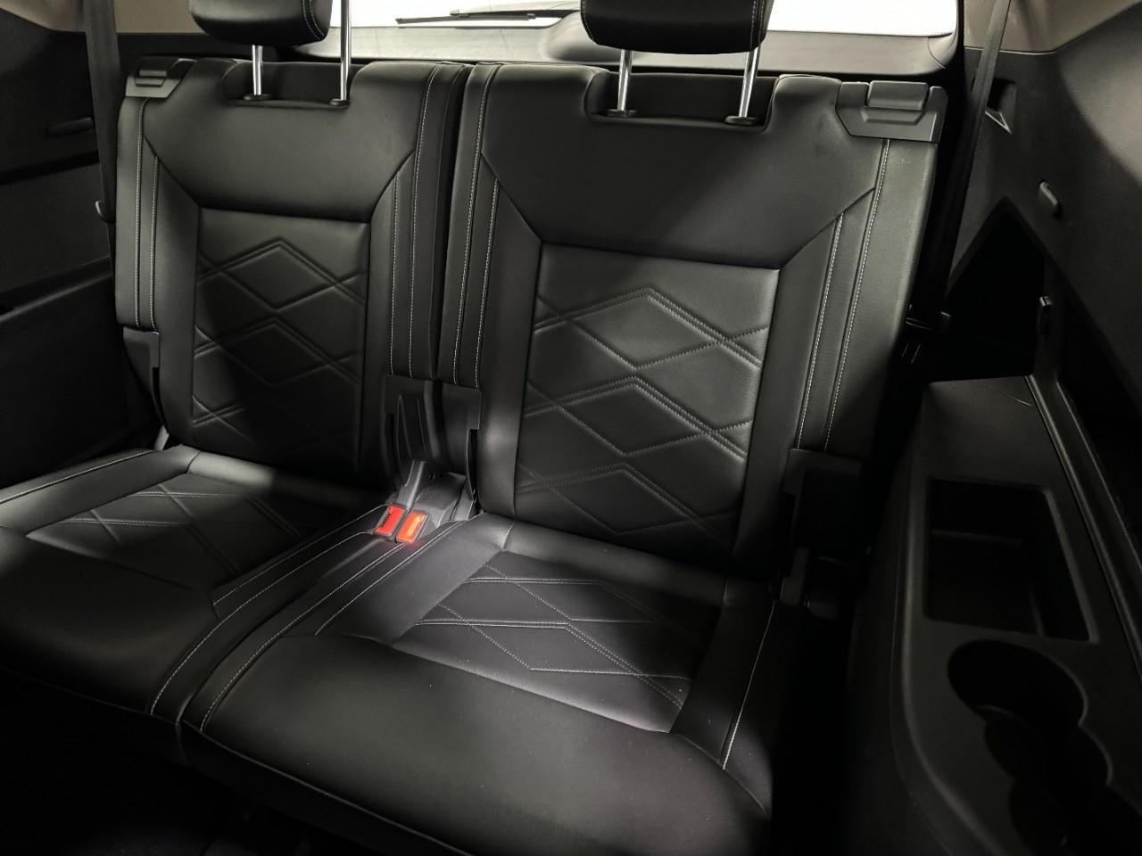 Volkswagen Atlas Vehicle Full-screen Gallery Image 8