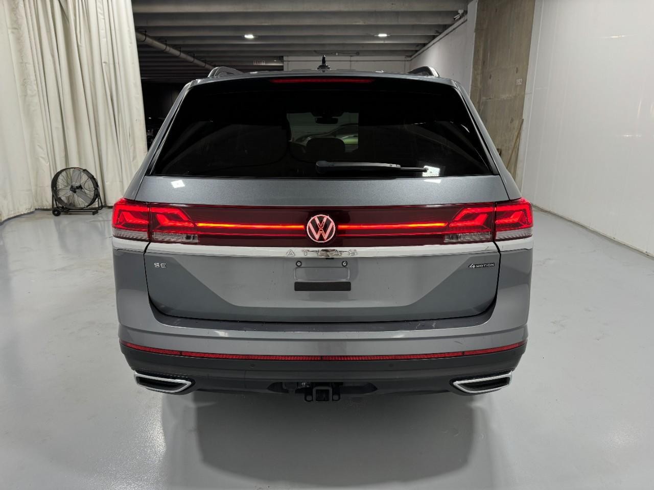 Volkswagen Atlas Vehicle Full-screen Gallery Image 10